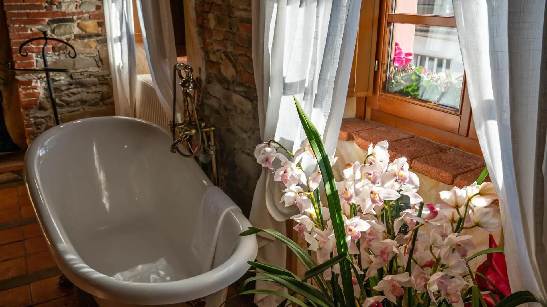 Luxury Corte Di Re Artu Lucca 2*,