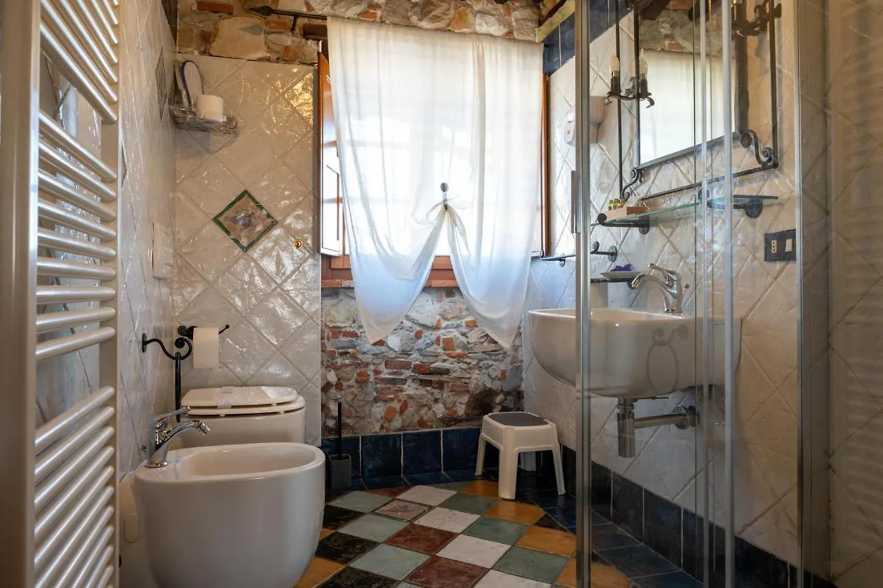 Luxury Corte Di Re Artu Lucca 2*,