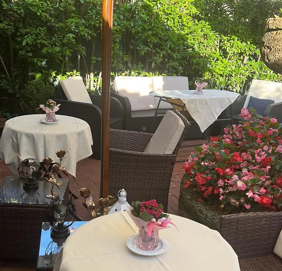 Luxury Corte Di Re Artu Lucca 2*,